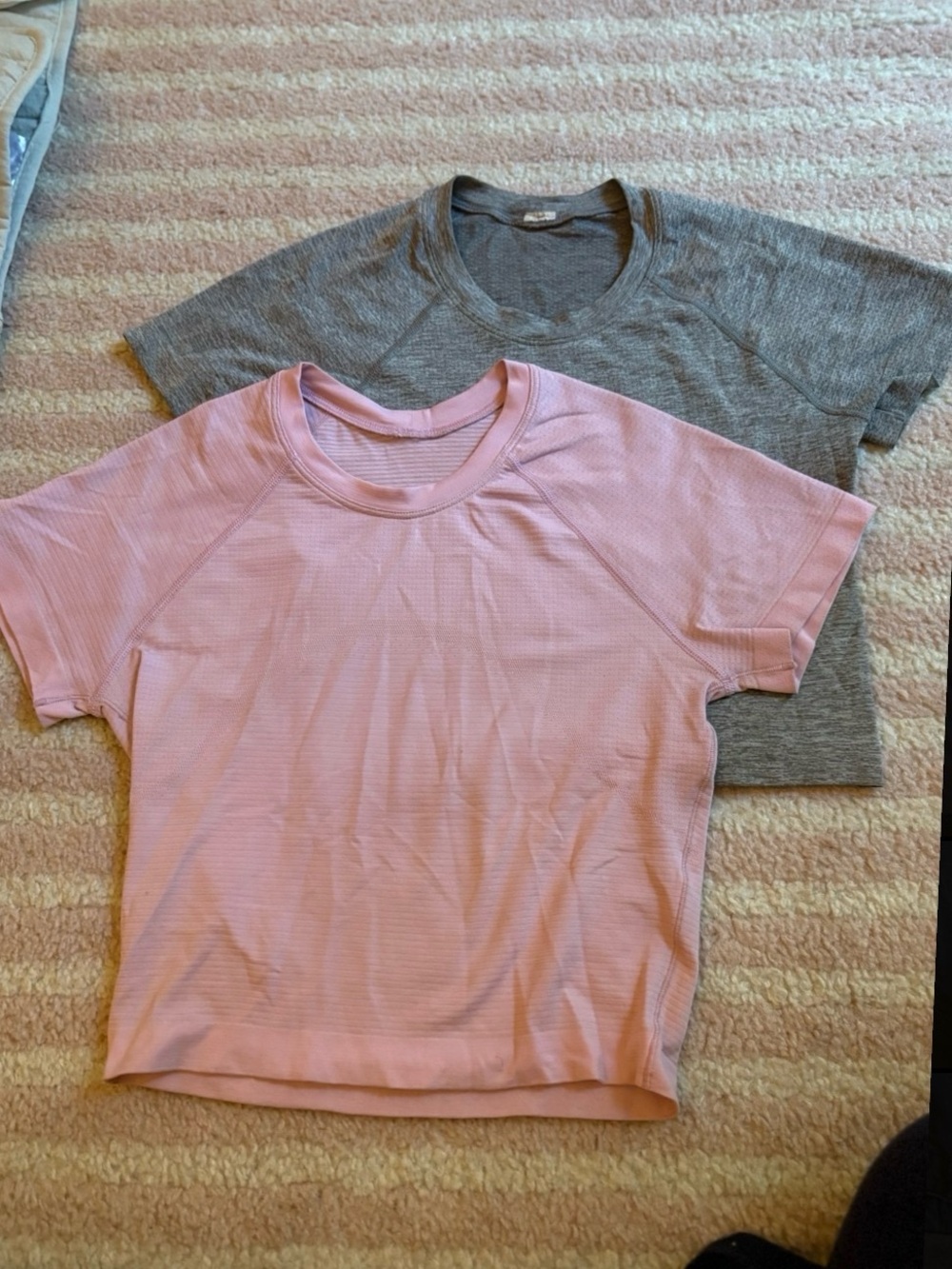 lululemon cropped workout tops size 2